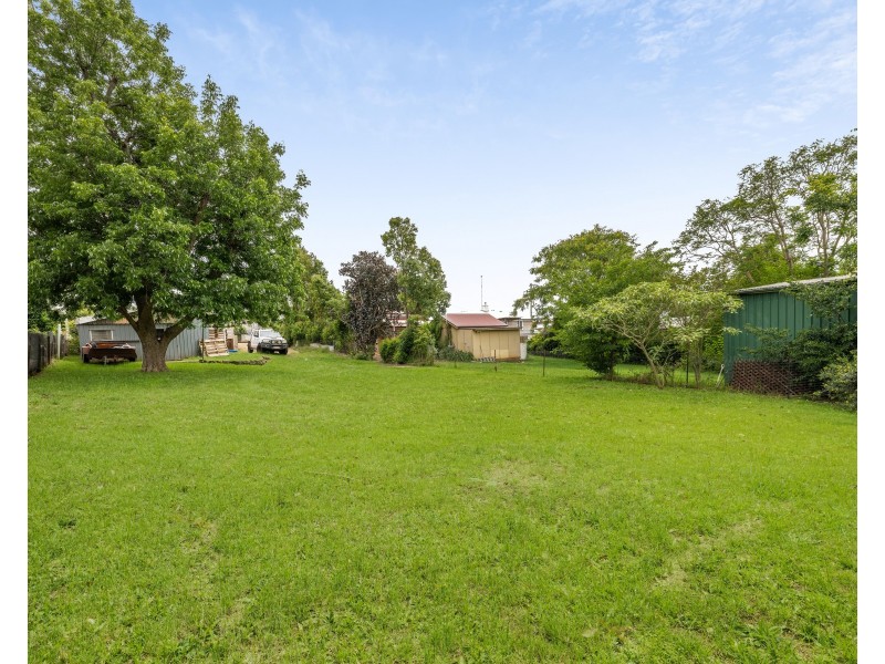 8 Vacy Street, Newtown QLD 4350