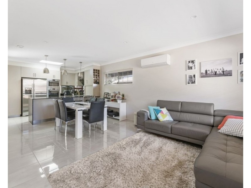 Unit 2/191a Alderley Street, Centenary Heights QLD 4350