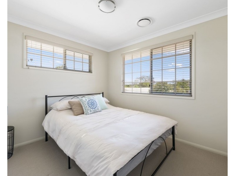 Unit 2/191a Alderley Street, Centenary Heights QLD 4350