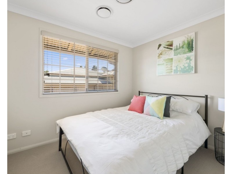 Unit 2/191a Alderley Street, Centenary Heights QLD 4350