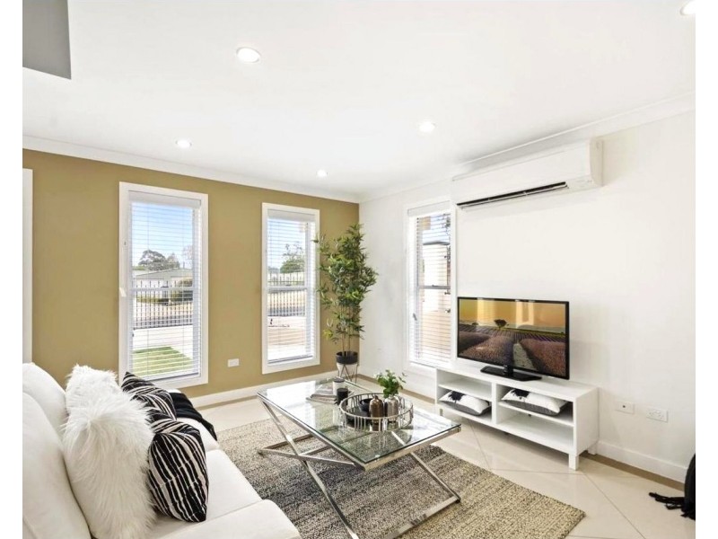 Unit 2/11 Pelican Drive, Rangeville QLD 4350