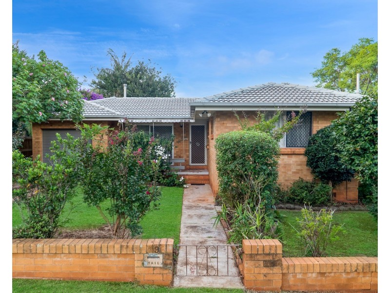 9 Wentworth Street, Centenary Heights QLD 4350