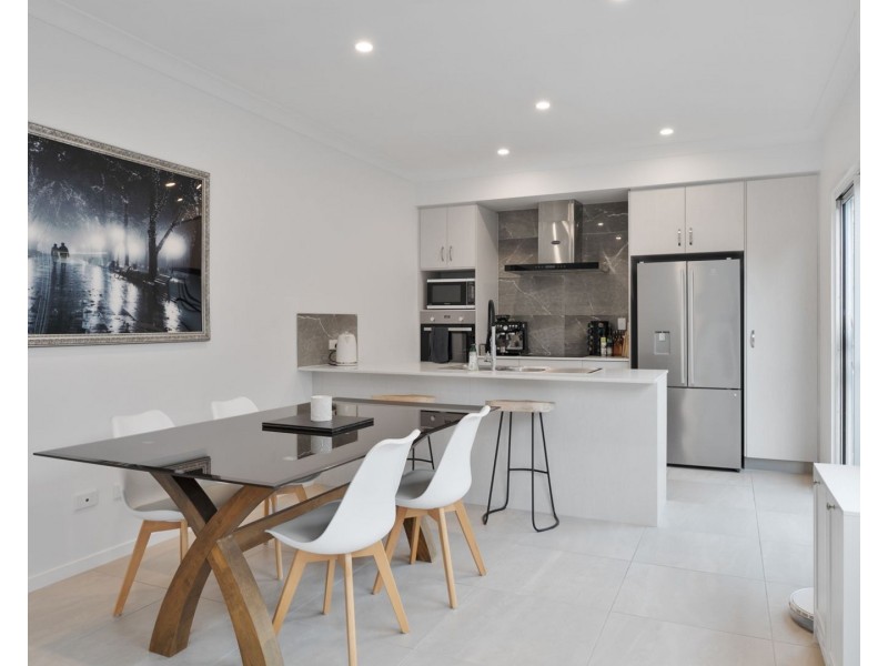 Unit 1/4 Strohfeldt Street, Middle Ridge QLD 4350