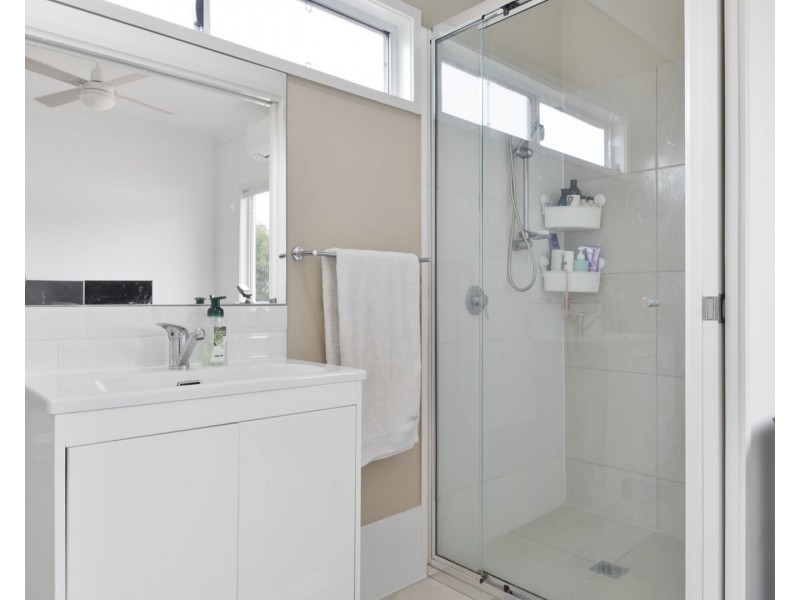 Unit 1/4 Strohfeldt Street, Middle Ridge QLD 4350