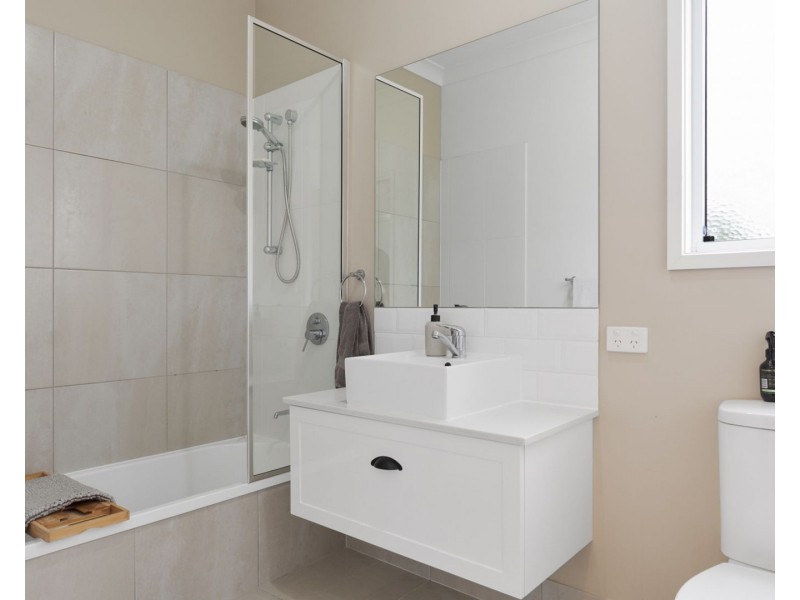 Unit 1/4 Strohfeldt Street, Middle Ridge QLD 4350