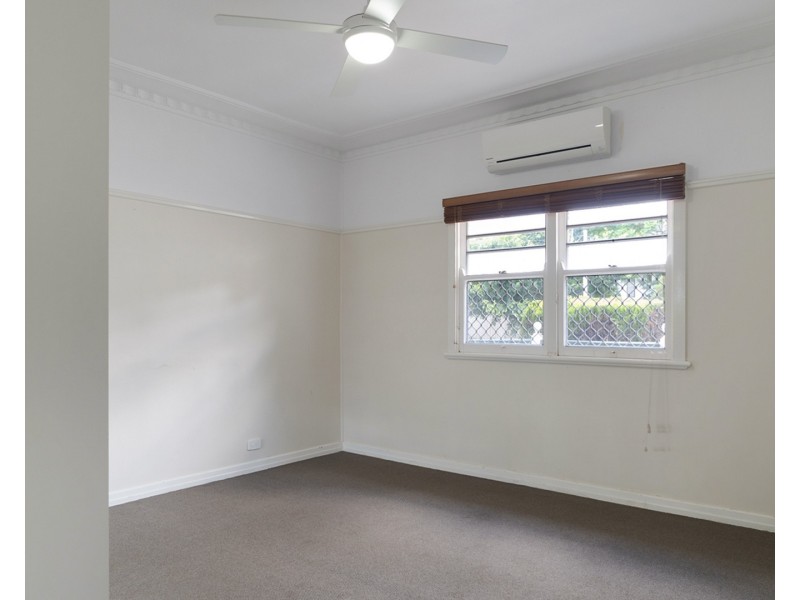 78 North Street, Mount Lofty QLD 4350