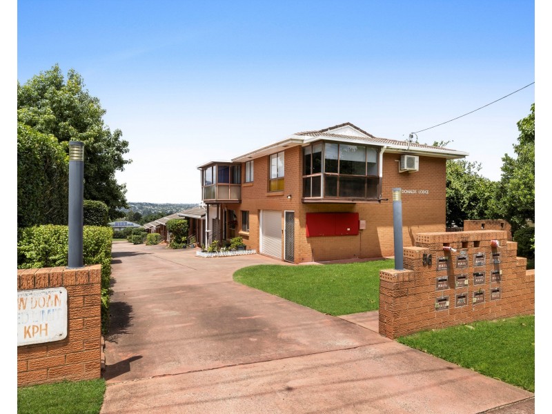 Unit 8/56 North Street, Mount Lofty QLD 4350