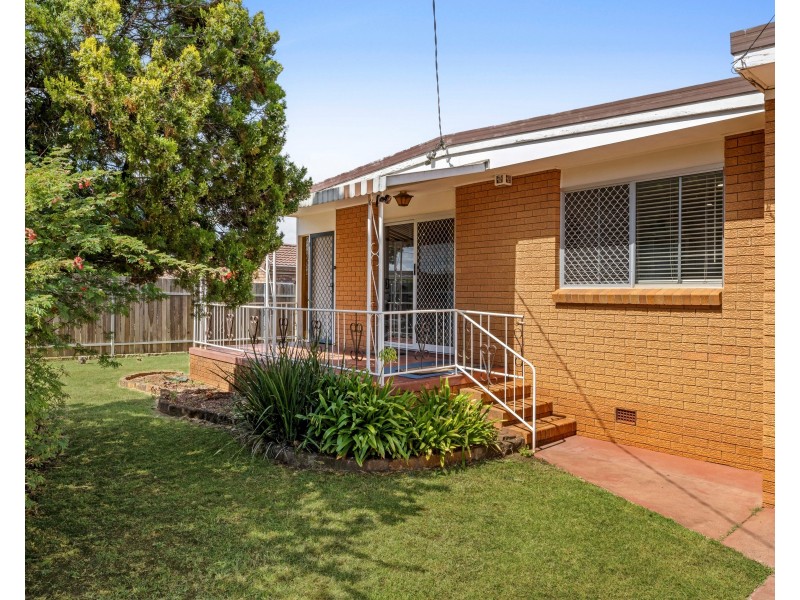 8 Drewery Street, Wilsonton QLD 4350