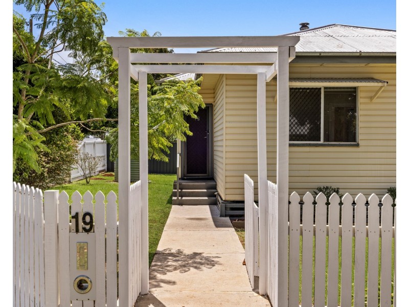19 Edith Street, Newtown QLD 4350