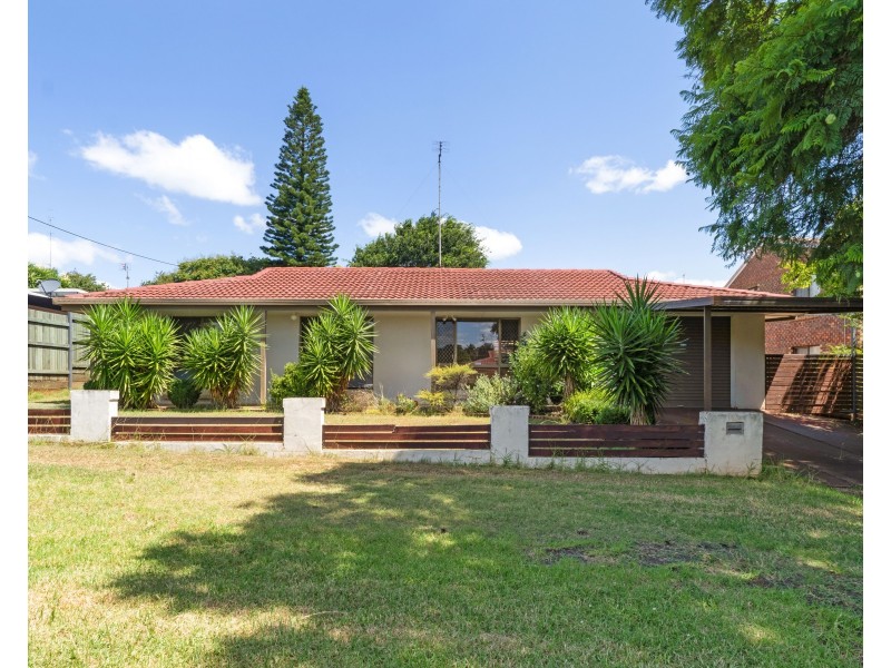 6 Carey Street, Kearneys Spring QLD 4350