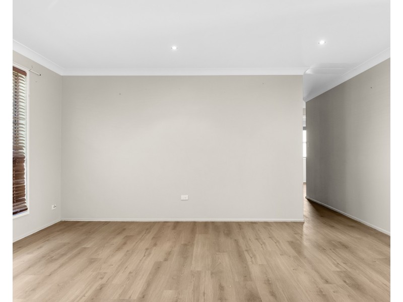 6 Carey Street, Kearneys Spring QLD 4350