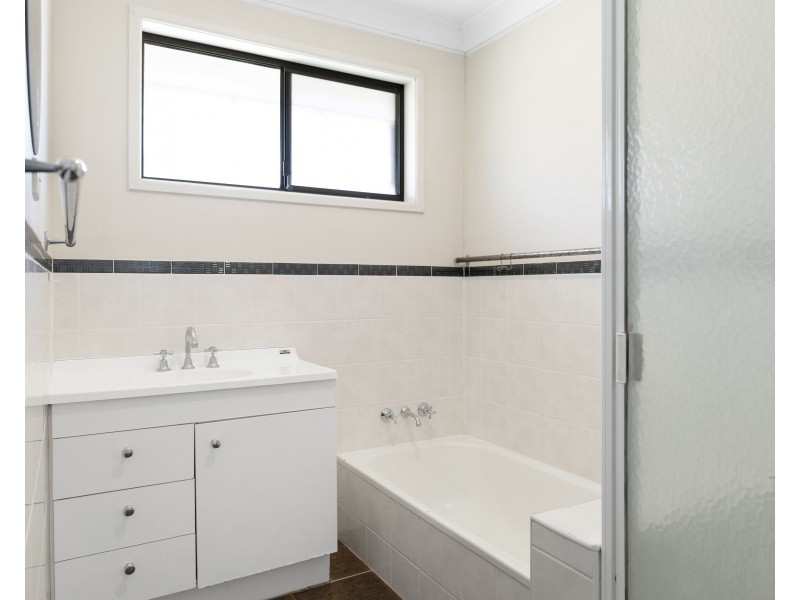 6 Carey Street, Kearneys Spring QLD 4350