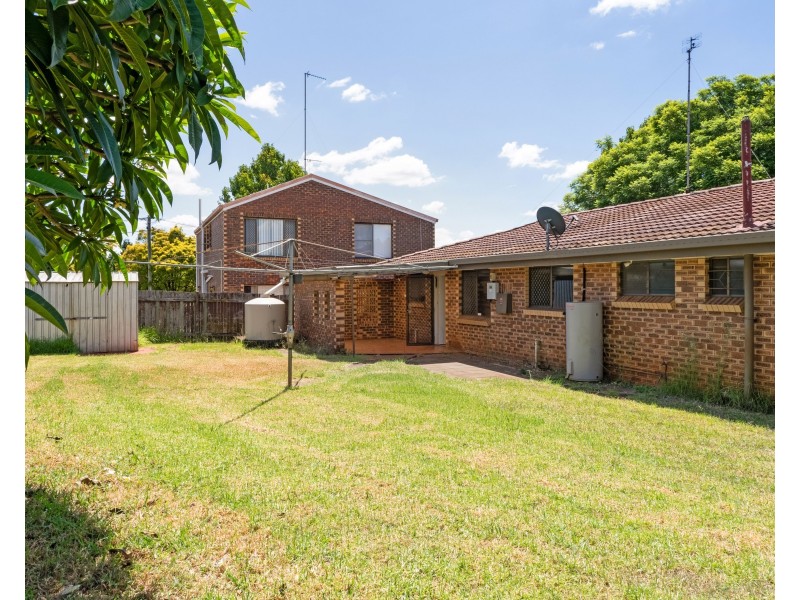 6 Carey Street, Kearneys Spring QLD 4350