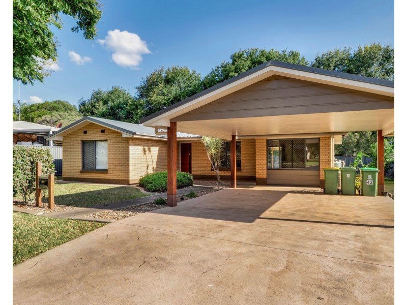 42 Lotus Crescent, Centenary Heights QLD 4350