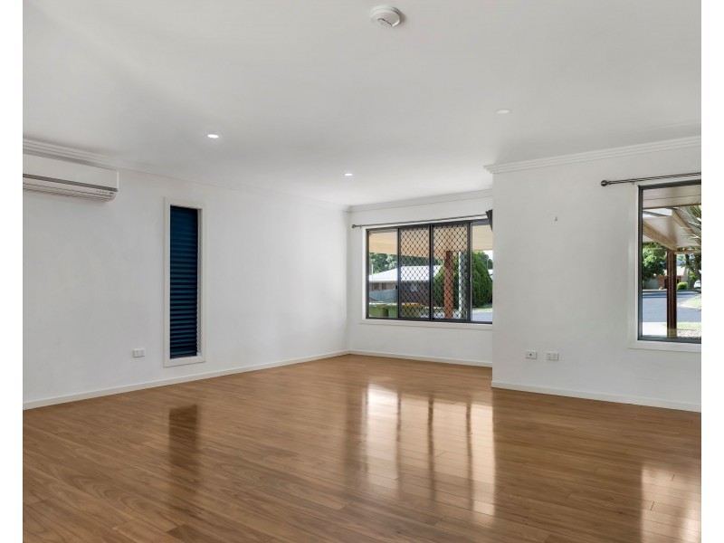 42 Lotus Crescent, Centenary Heights QLD 4350