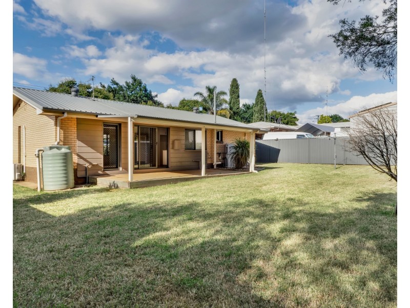 42 Lotus Crescent, Centenary Heights QLD 4350