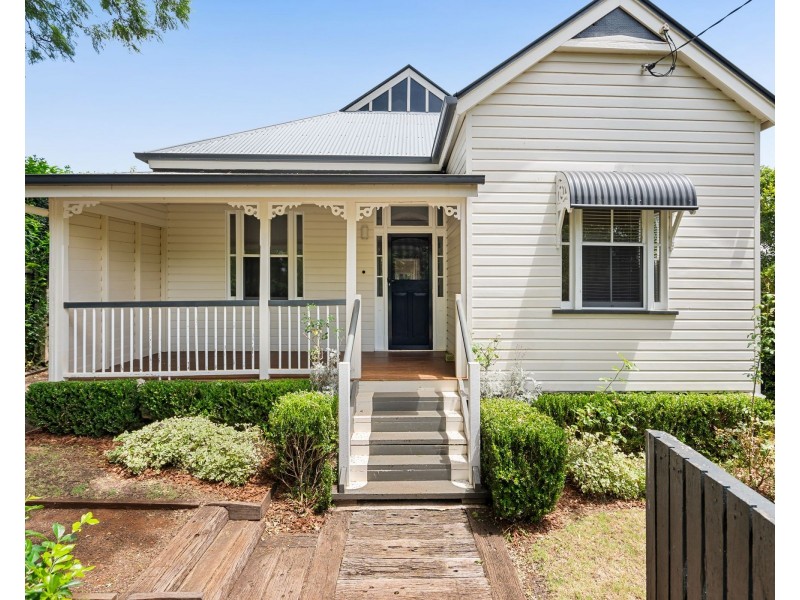 16 Dunmore Street, East Toowoomba QLD 4350