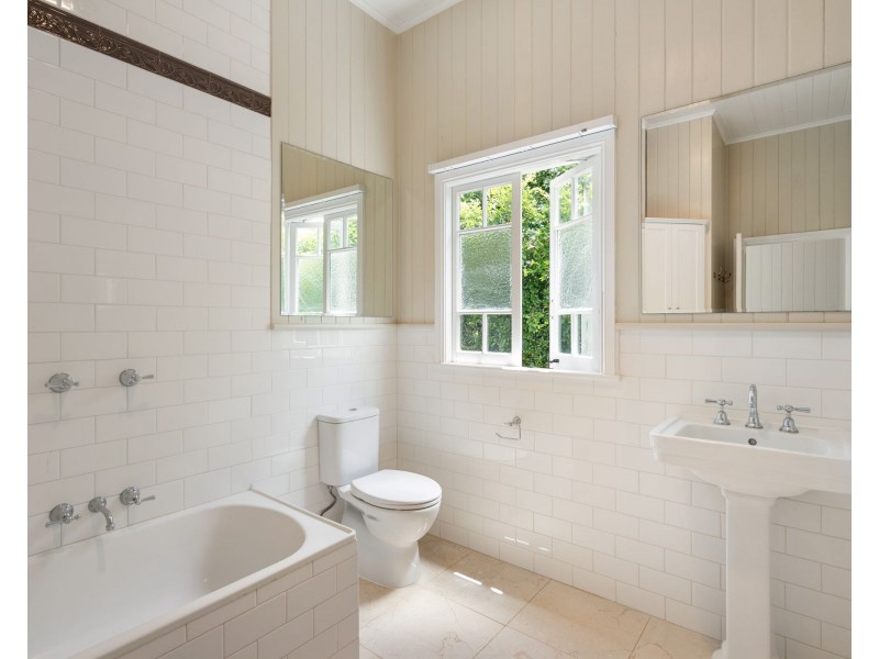 16 Dunmore Street, East Toowoomba QLD 4350