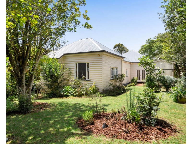 16 Dunmore Street, East Toowoomba QLD 4350