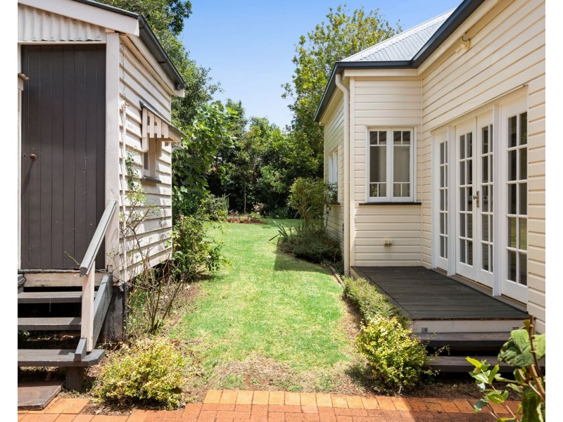 16 Dunmore Street, East Toowoomba QLD 4350