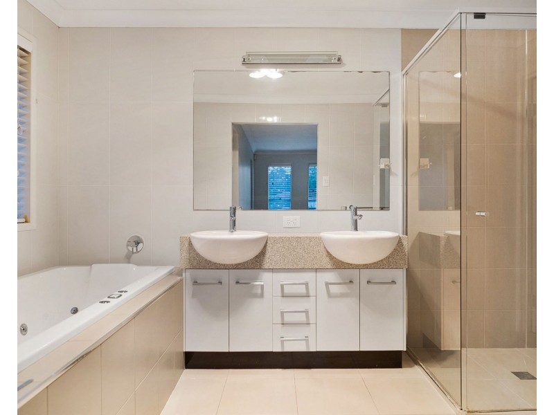 128 Kearney Street, Kearneys Spring QLD 4350