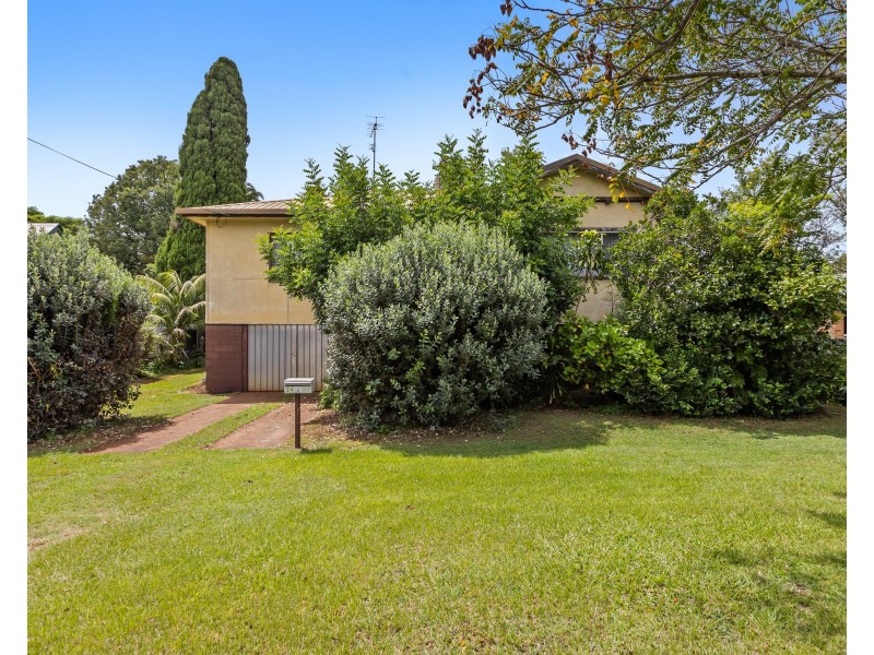 24 Cox Street, Wilsonton QLD 4350