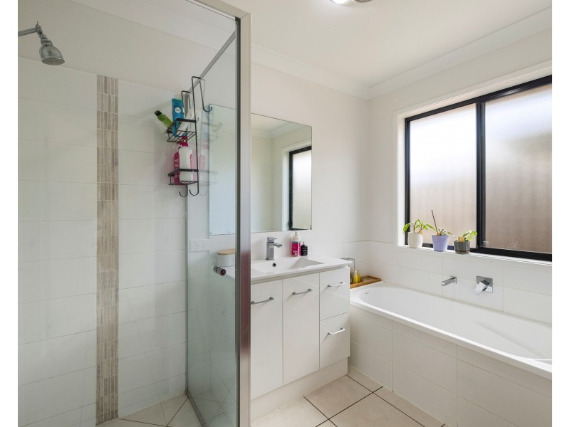 4 McInnes Crescent, Glenvale QLD 4350