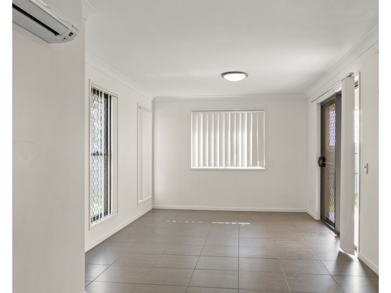 Unit 1/2 Nash Drive, Glenvale QLD 4350