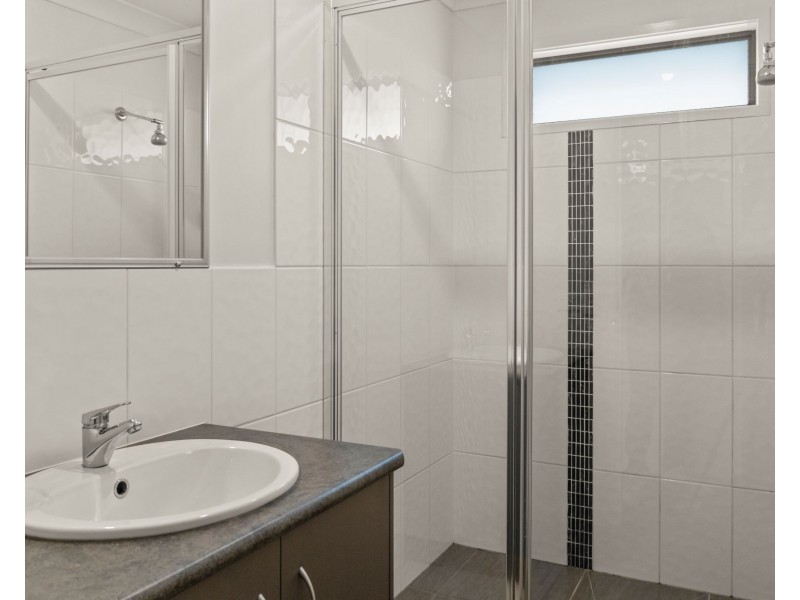 Unit 1/2 Nash Drive, Glenvale QLD 4350