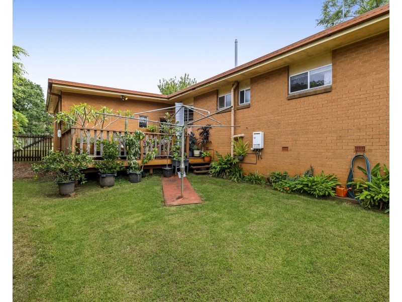 16 Hazzard Street, Centenary Heights QLD 4350
