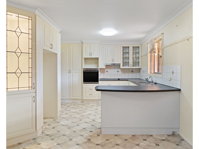 15 Challenor Street, Rockville QLD 4350