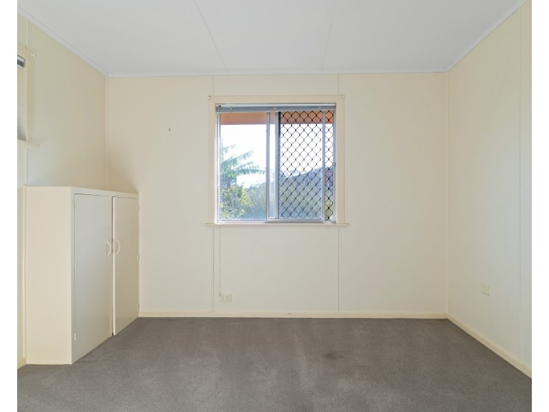 15 Challenor Street, Rockville QLD 4350