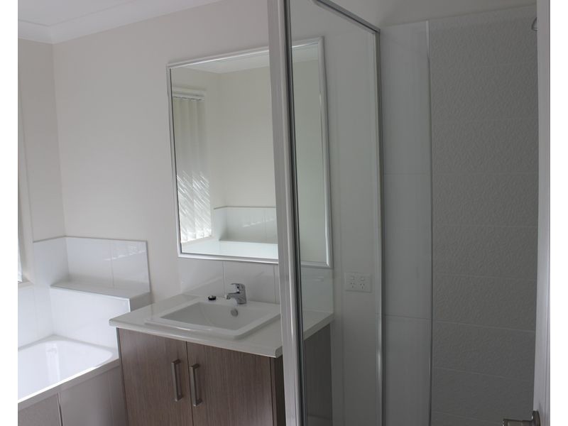 Unit 1/8 McDowall Street, Newtown QLD 4350