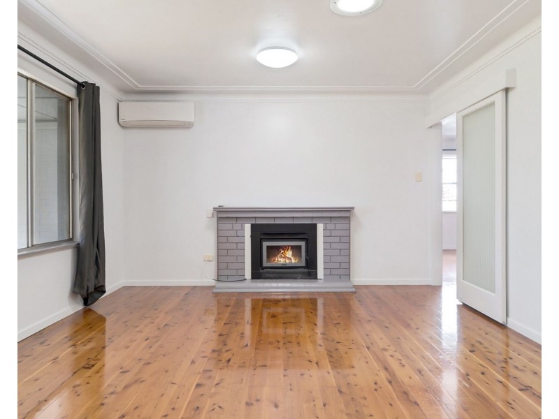 54 Wallace Street, Newtown QLD 4350