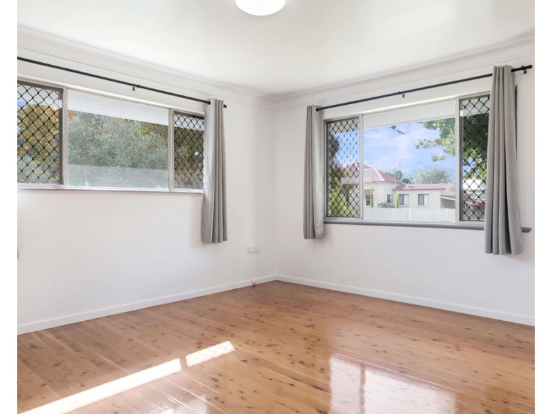 54 Wallace Street, Newtown QLD 4350