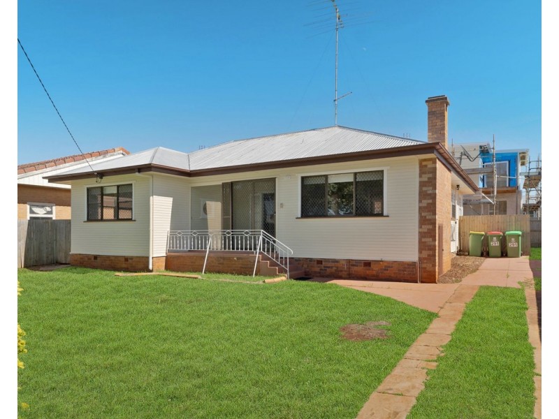 291 West Street, Harristown QLD 4350