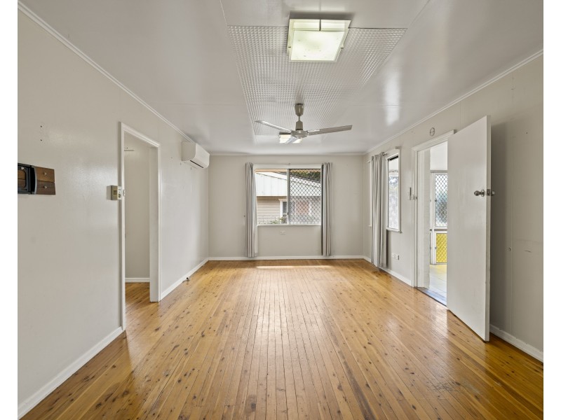 11 Newmarket Street, Newtown QLD 4350