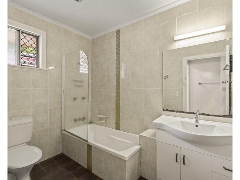 11 Newmarket Street, Newtown QLD 4350