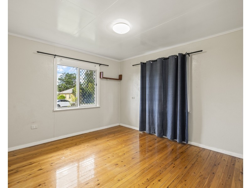 11 Newmarket Street, Newtown QLD 4350