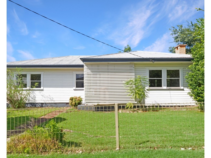 22 Hennessy Street, Harristown QLD 4350