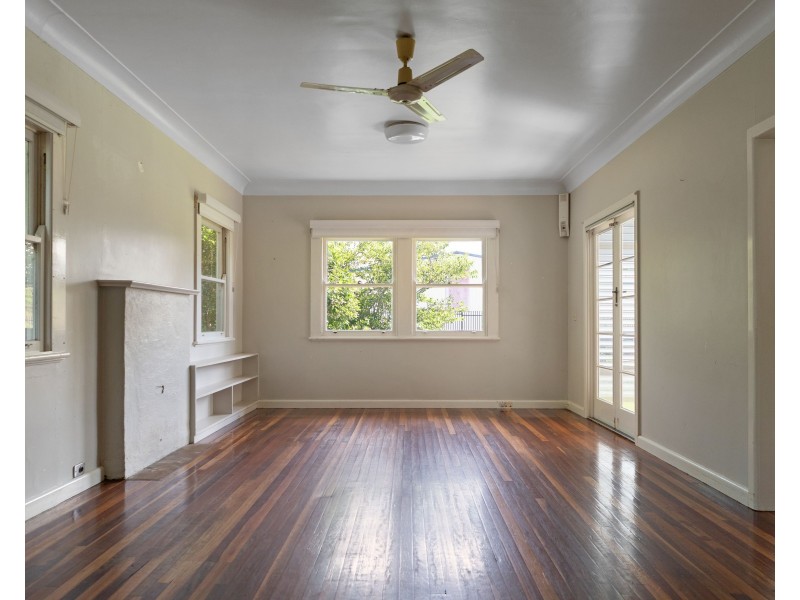 22 Hennessy Street, Harristown QLD 4350