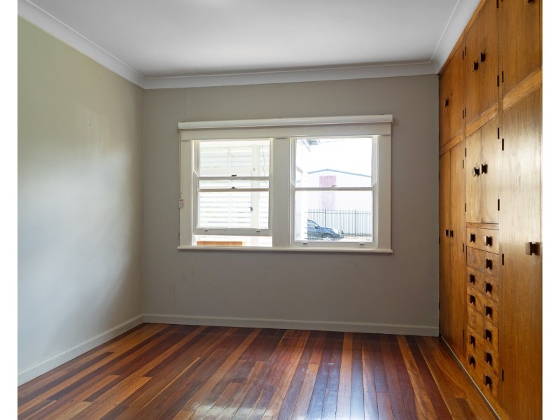 22 Hennessy Street, Harristown QLD 4350