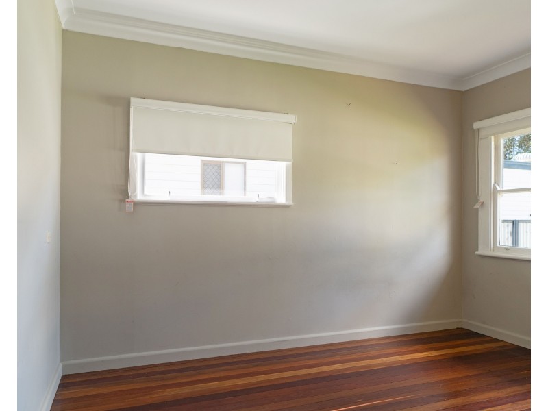 22 Hennessy Street, Harristown QLD 4350