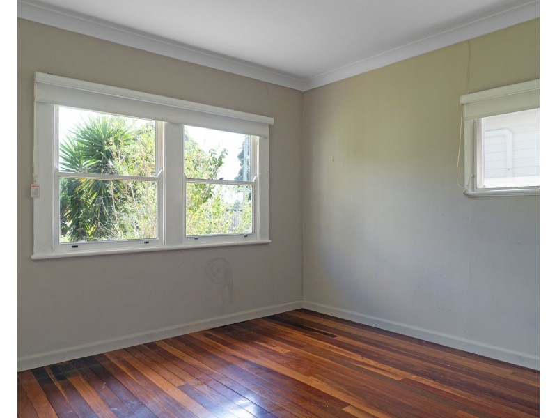 22 Hennessy Street, Harristown QLD 4350