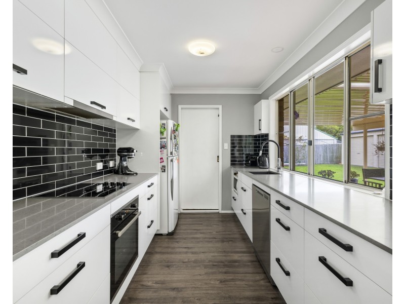 6 Hanna Court, Westbrook QLD 4350