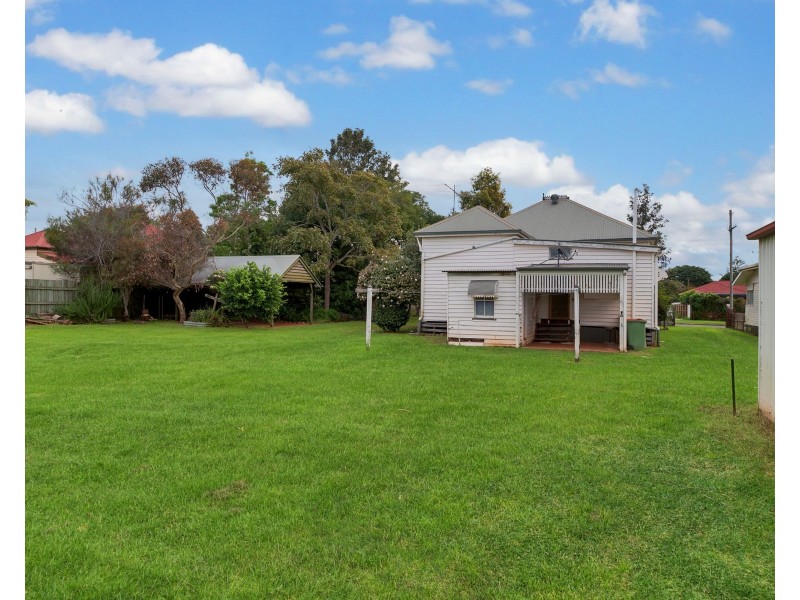 6 Northland Street, Newtown QLD 4350