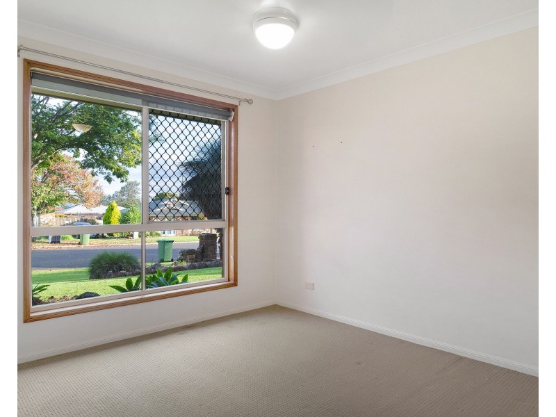 39 Gainsborough Drive, Glenvale QLD 4350