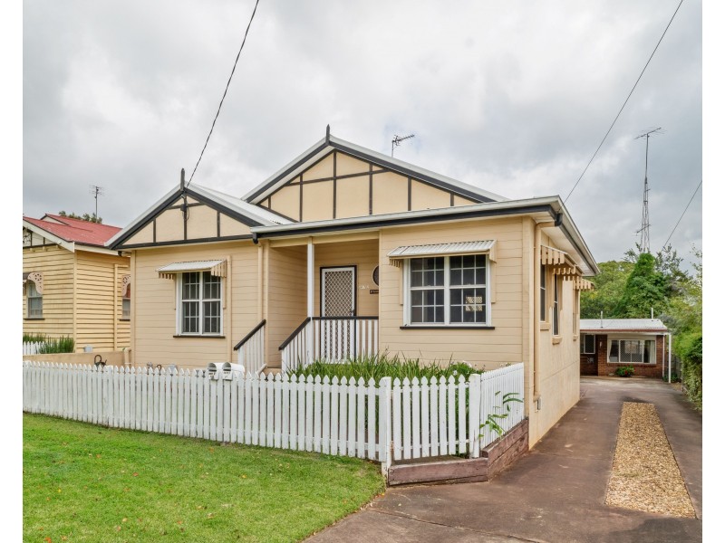 Unit 2/1A Dally Street, South Toowoomba QLD 4350