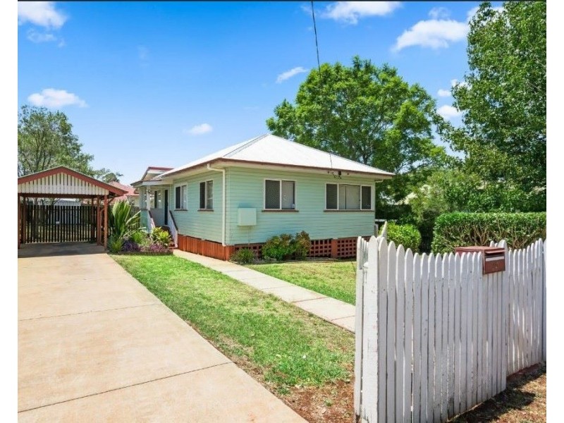 35 Elizabeth Street, South Toowoomba QLD 4350