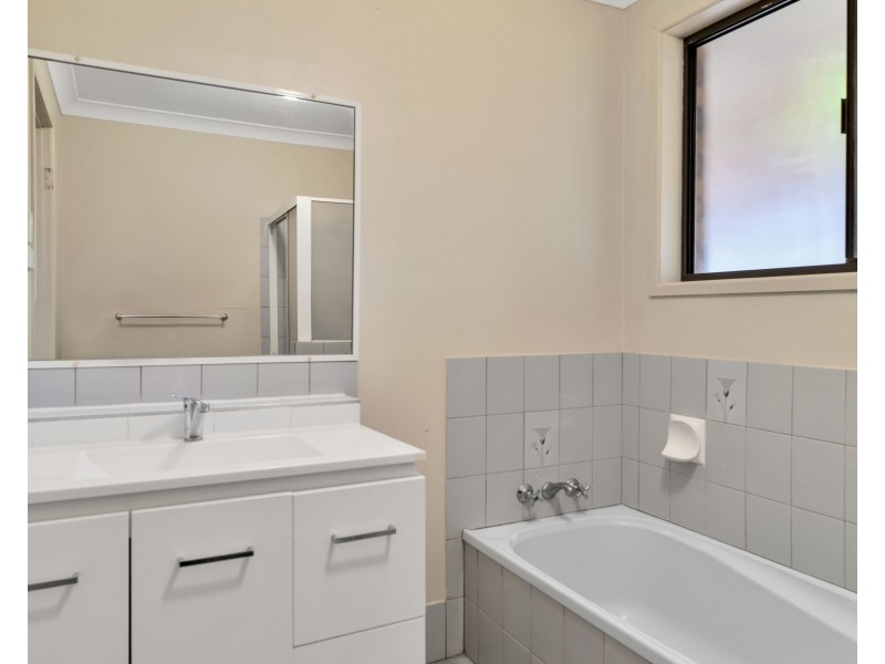 33 Riethmuller Street, Kearneys Spring QLD 4350